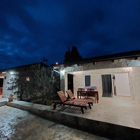 Apartmani Morovi Dvori ดราเก ภายนอก รูปภาพ