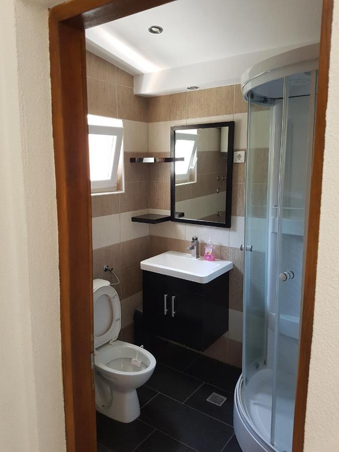 Apartmani Morovi Dvori ดราเก ภายนอก รูปภาพ