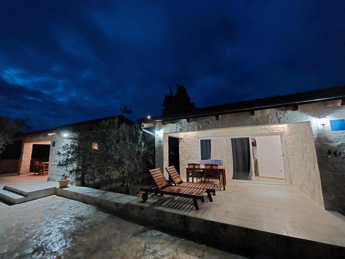 Apartmani Morovi Dvori ดราเก ภายนอก รูปภาพ